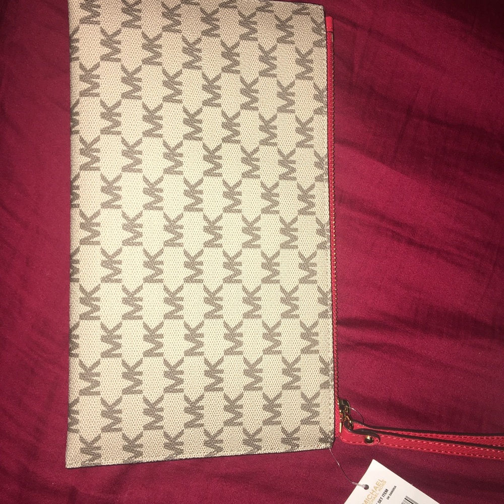NWT Michael Kors wristlet